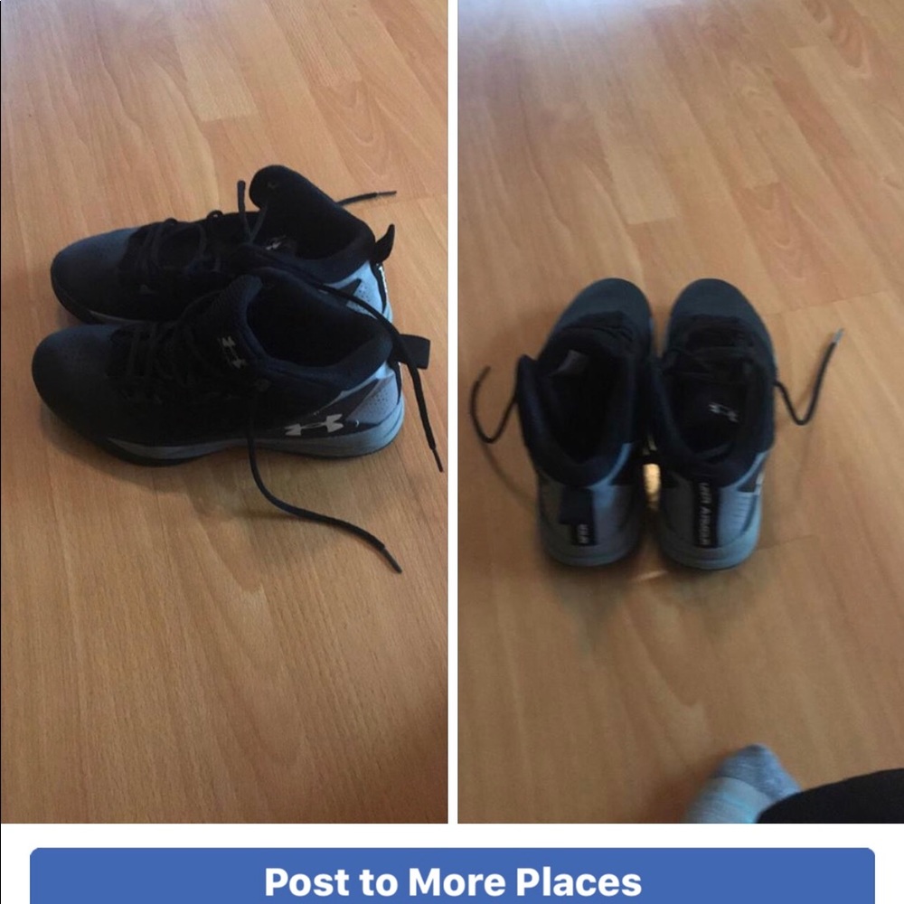 Boys barely worn shoes